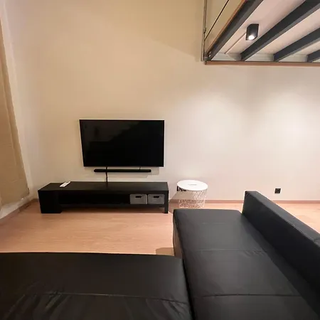Digital - Modern New Renovated Peaceful & Close To Center Lejlighed *