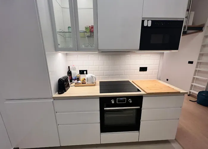 Digital - Modern New Renovated Peaceful & Close To Center Lejlighed