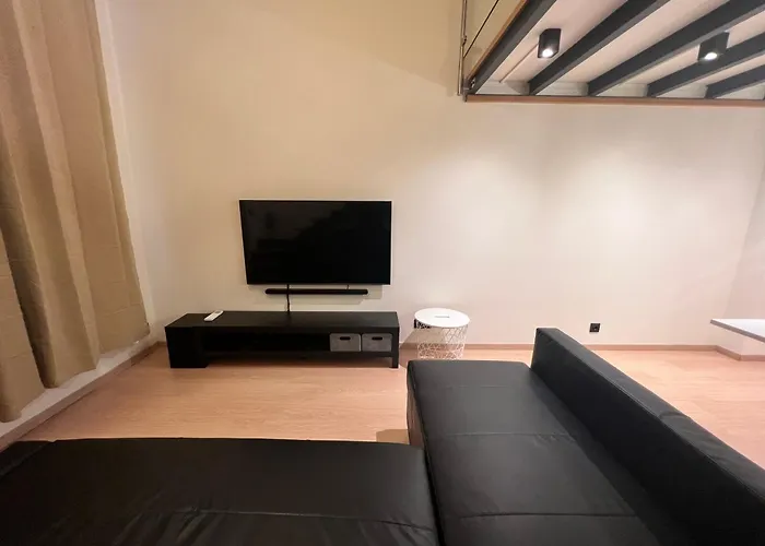 Digital - Modern New Renovated Peaceful & Close To Center Lejlighed *