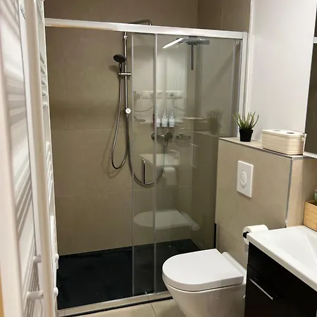 Digital - Modern New Renovated Peaceful & Close To Center Budapest